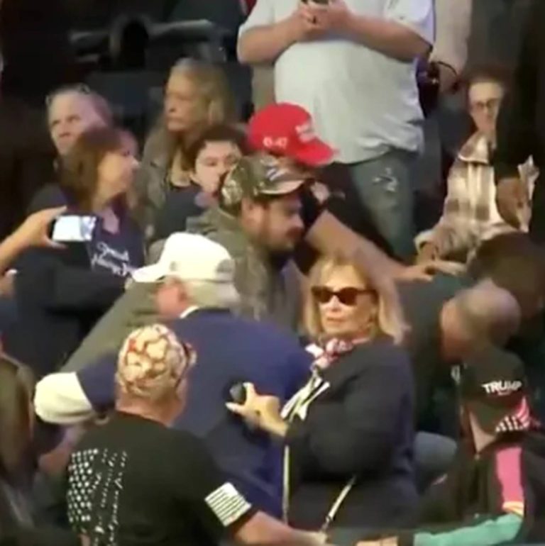 trump rally crowd